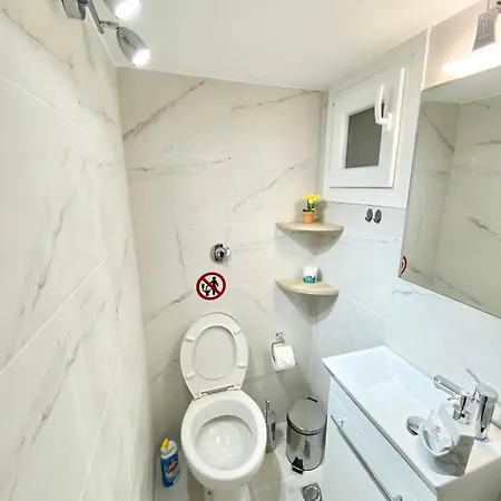 Athens Apartment *